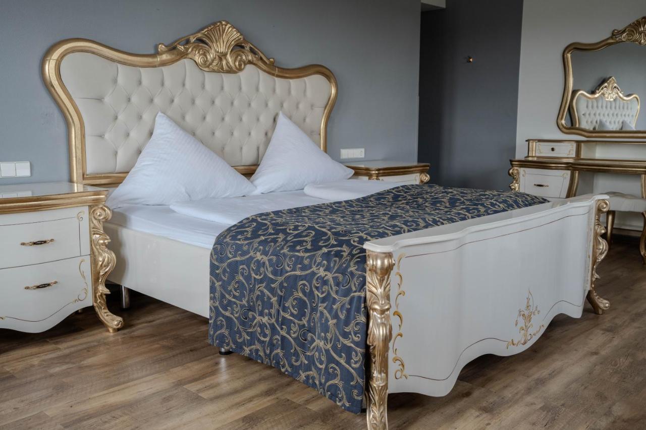 Eventlocation & Hotel Schloss Neuburg Obrigheim Eksteriør billede