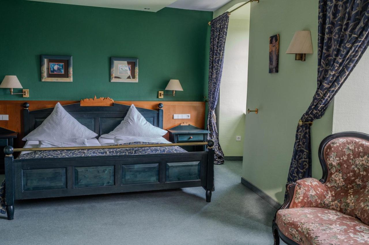 Eventlocation & Hotel Schloss Neuburg Obrigheim Eksteriør billede